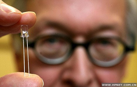 英国制造新型节能灯泡 可持续使用60年(图)